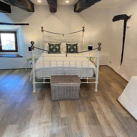 Spacious 1 Bed Home With Shared Pool Champagnac-la-Rivière Exteriér fotografie