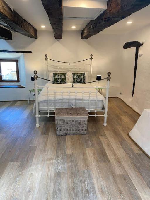 Spacious 1 Bed Home With Shared Pool Champagnac-la-Rivière Exteriér fotografie