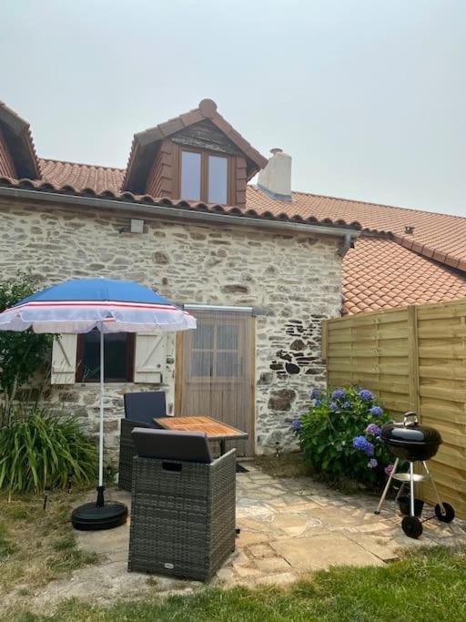 Spacious 1 Bed Home With Shared Pool Champagnac-la-Rivière Exteriér fotografie