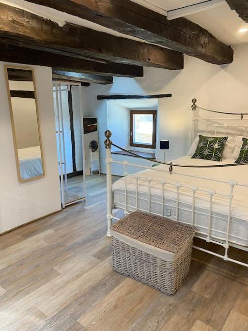 Spacious 1 Bed Home With Shared Pool Champagnac-la-Rivière Exteriér fotografie